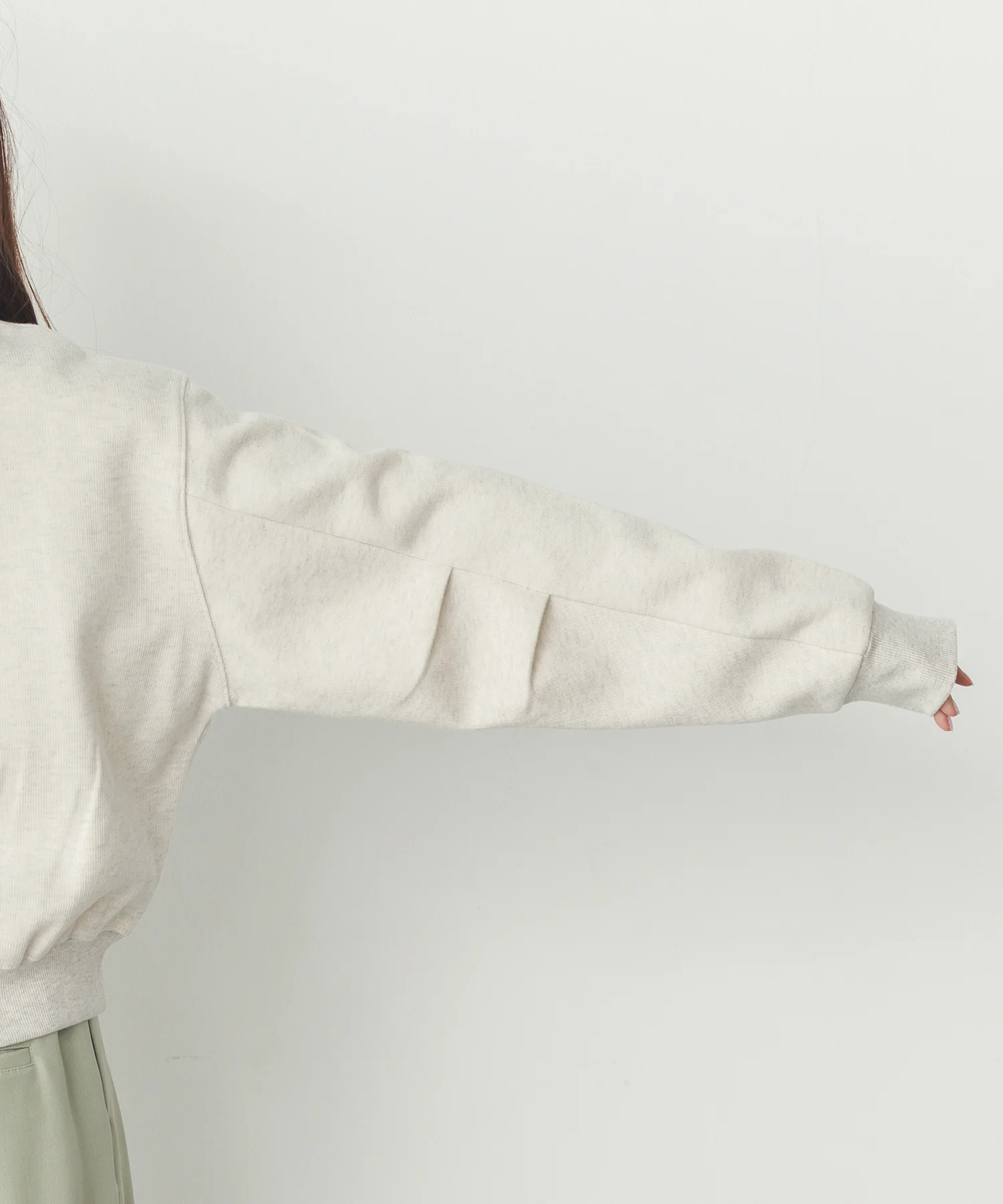 スリーブタック ロゴプリントスウェット