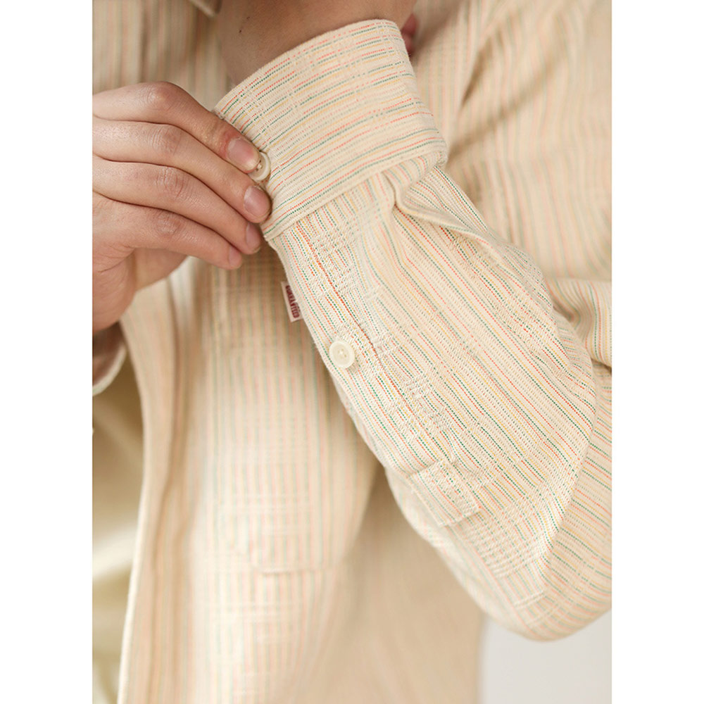 テクスチャーのある先染め　生成りコットン長袖シャツ