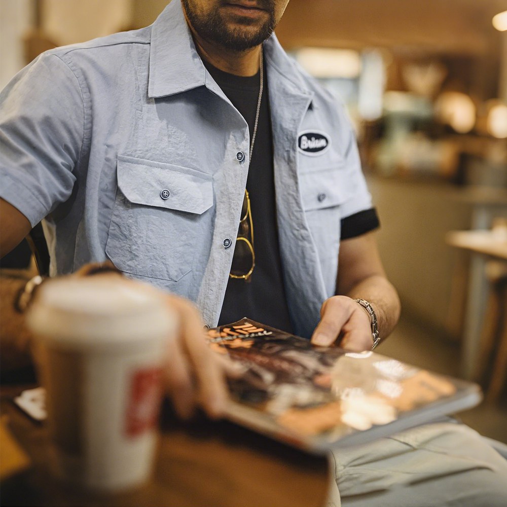 「ブライアン」刺繍付き軽量ナイロンシャツ
