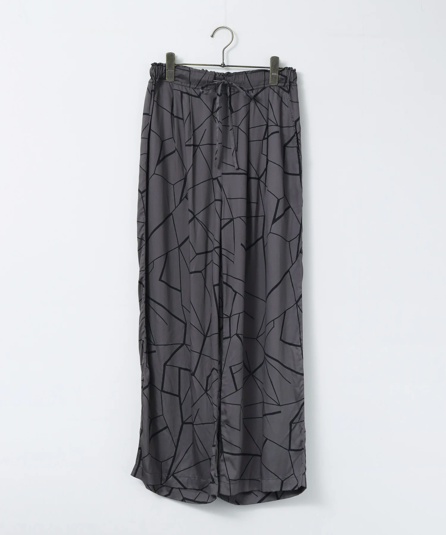 ビスコースサテン プリント タックストレートパンツ