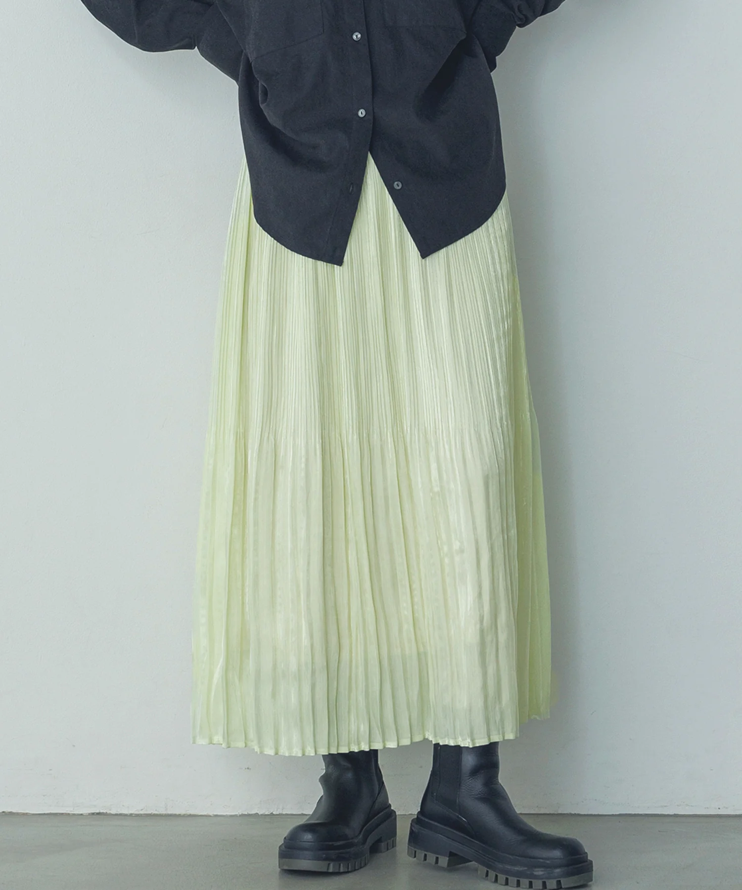 サテンランダムプリーツスカート