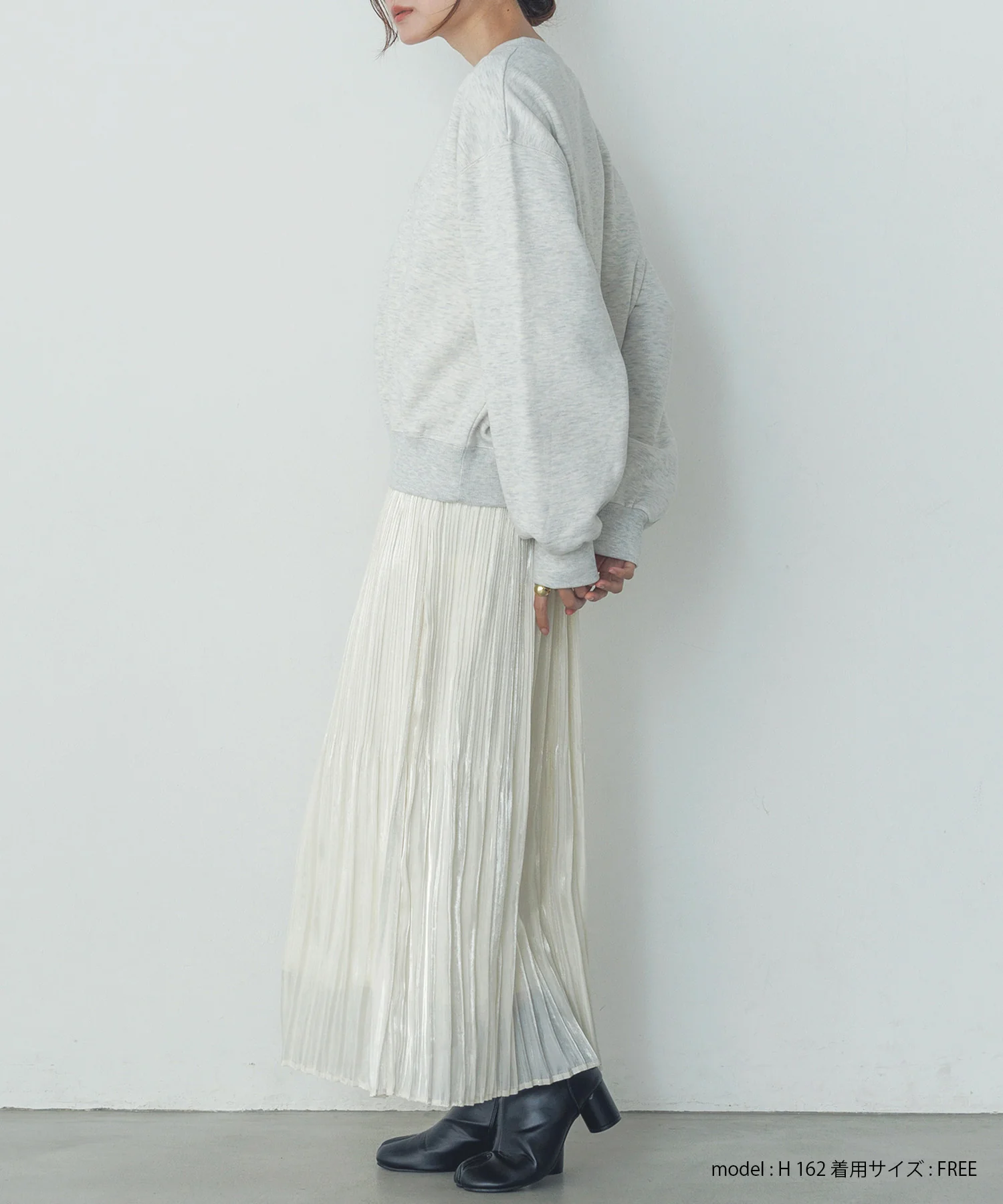 サテンランダムプリーツスカート