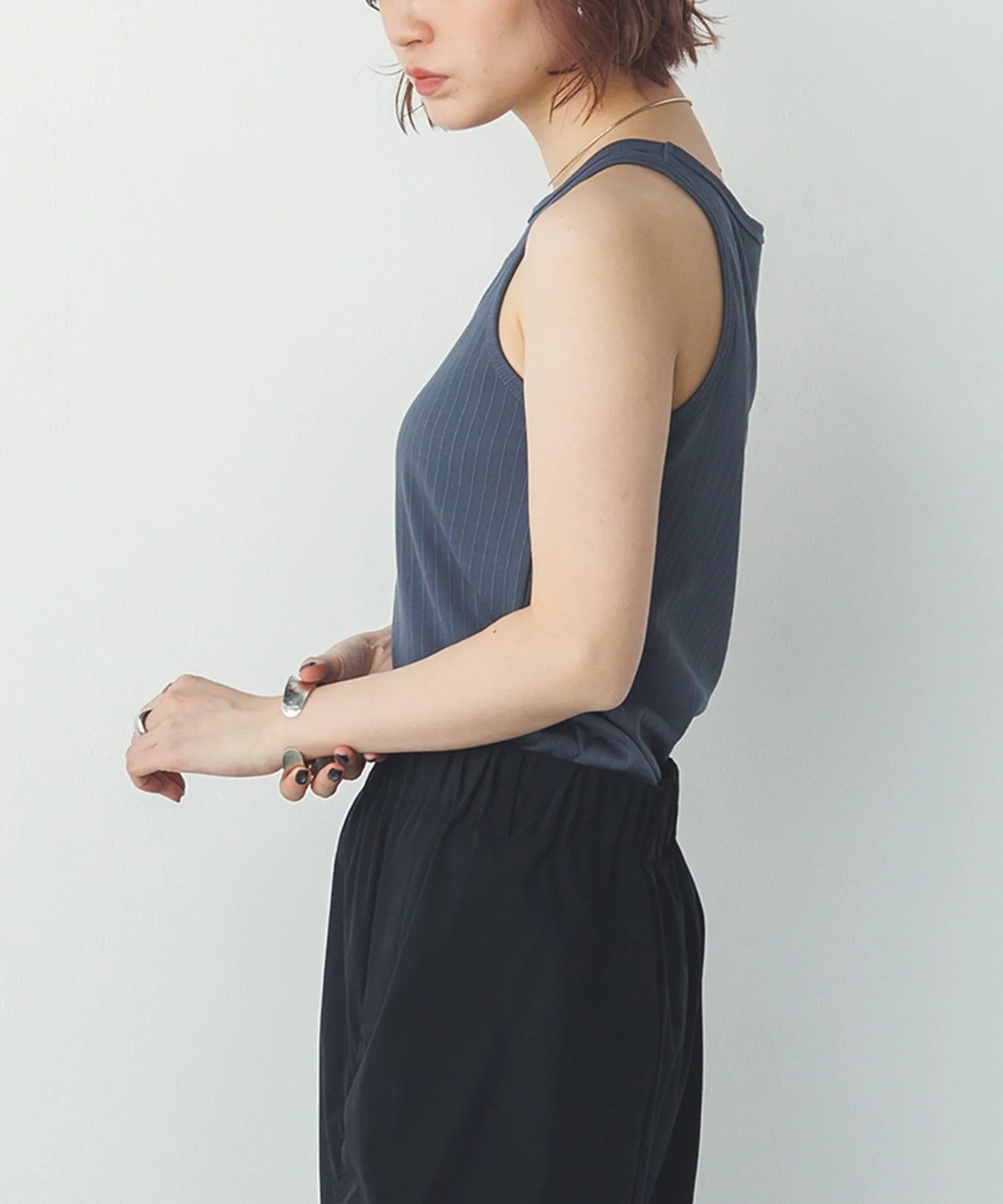 ロゴ刺繍 リブタンクトップ