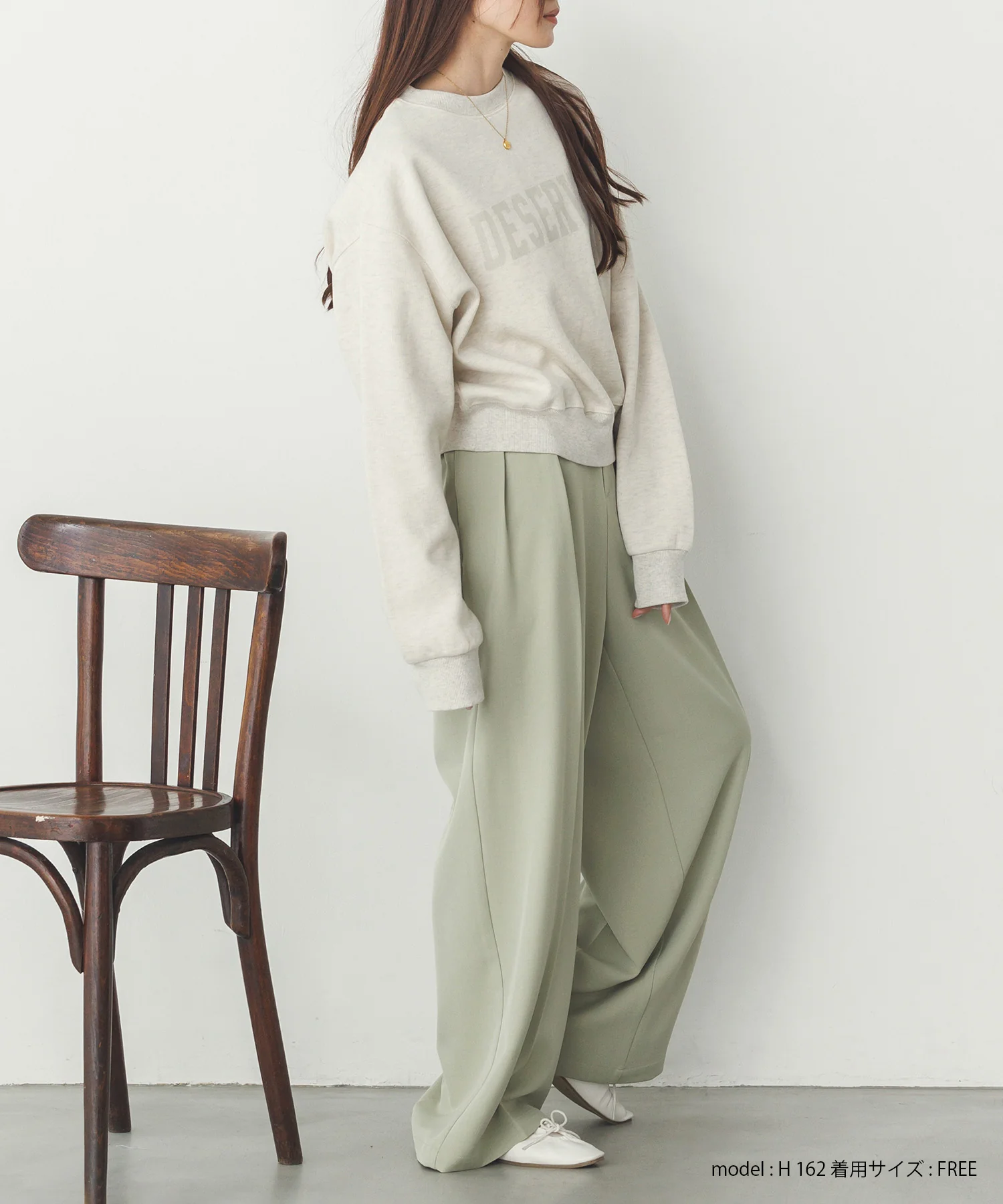 スリーブタック ロゴプリントスウェット