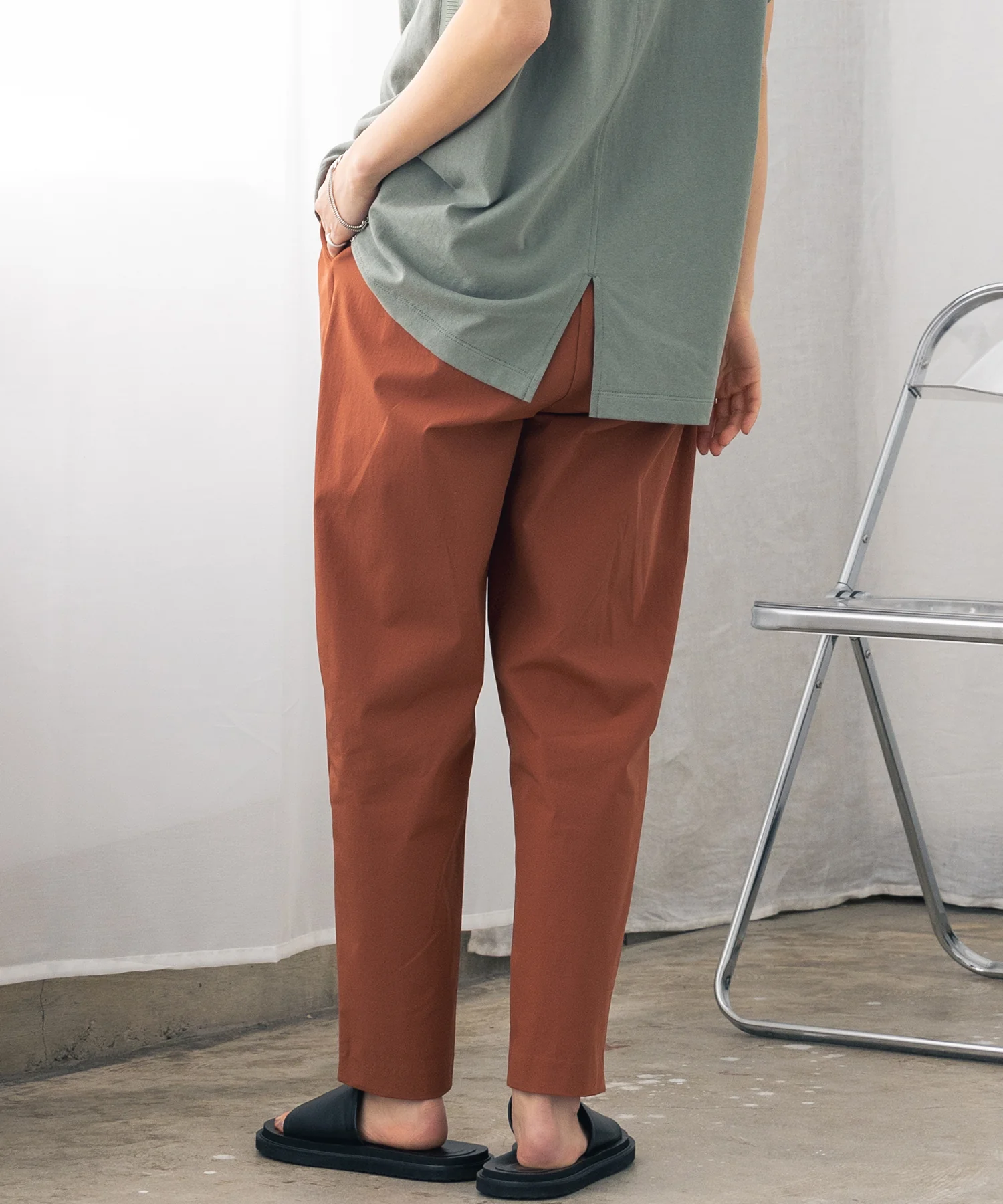 【新色追加】接触冷感テーパードパンツ