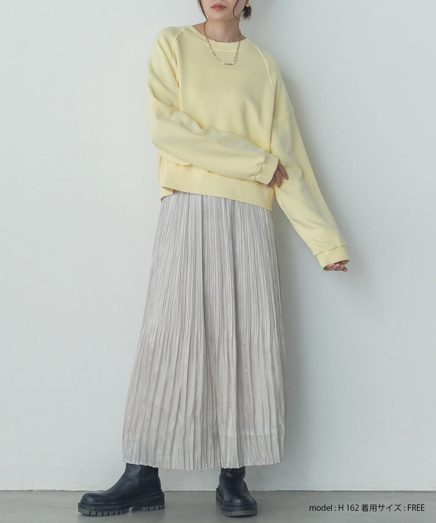 サテンランダムプリーツスカート