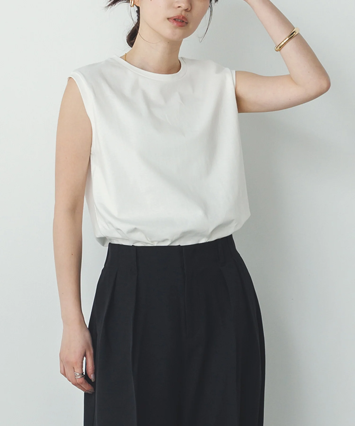 【新色追加】ベーシックノースリーブトップス