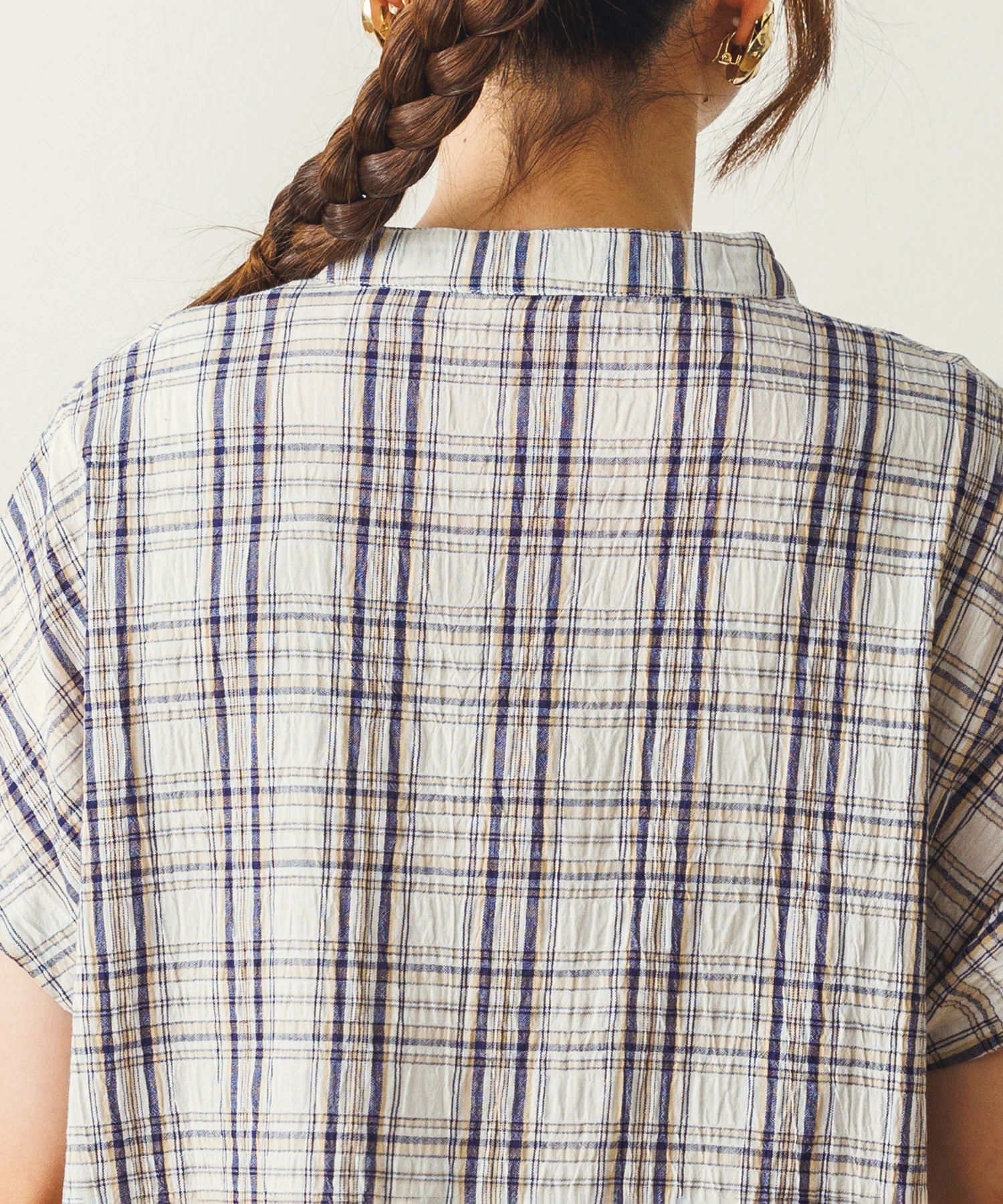 チェックシャツ