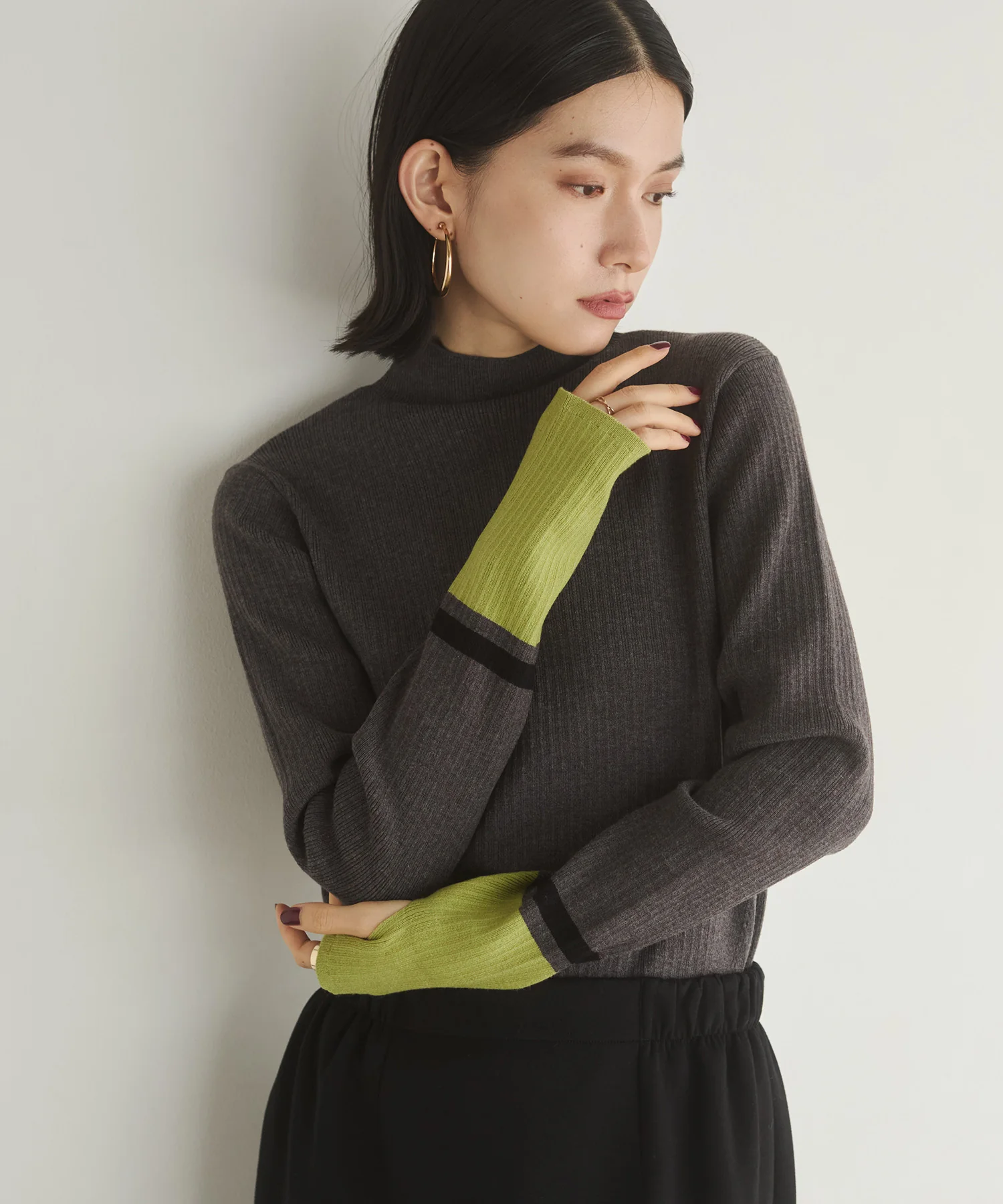 【静電気防止】やわもちヤーン 袖配色 ハイネックリブニット