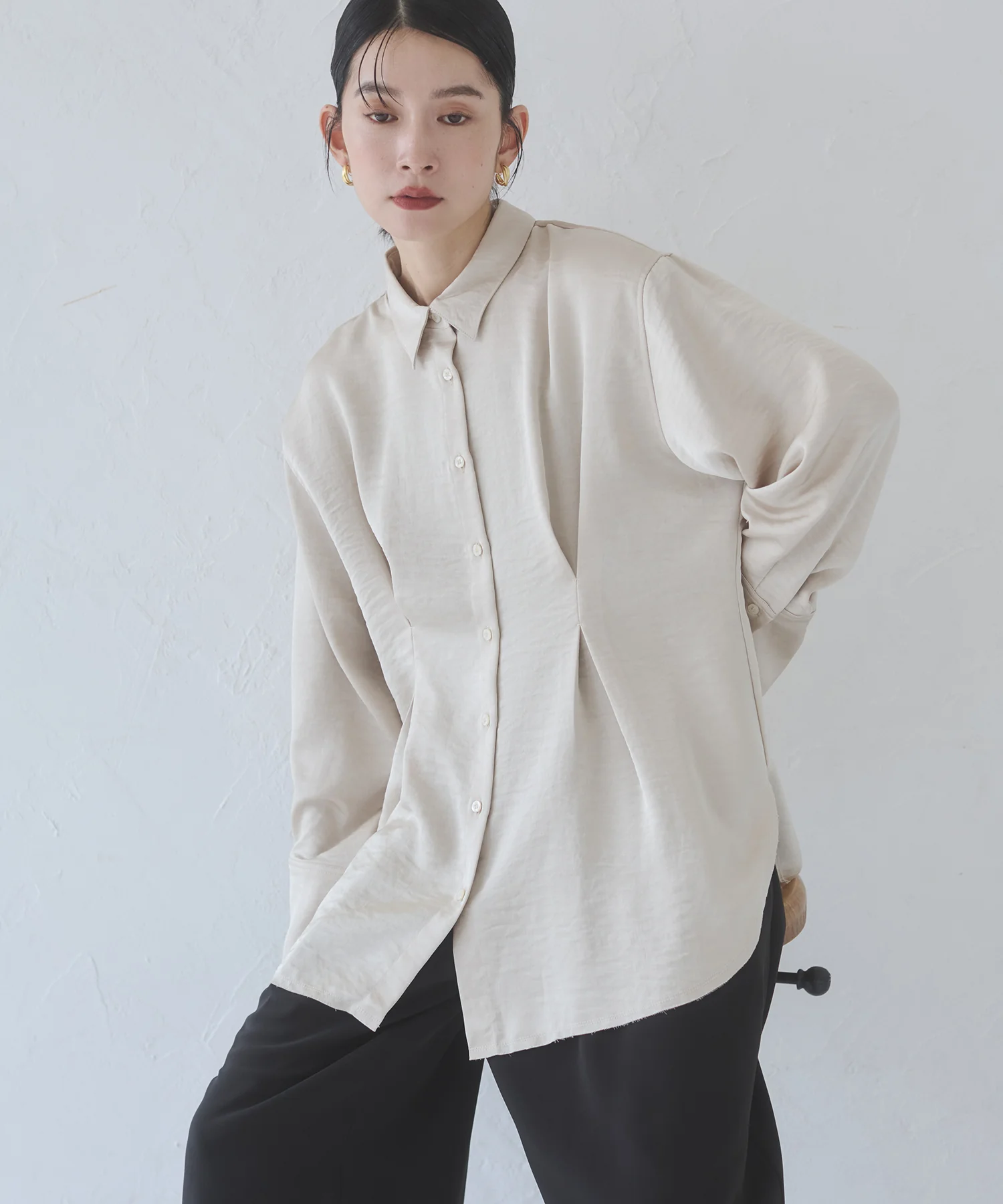 マットサテン タックシャツ