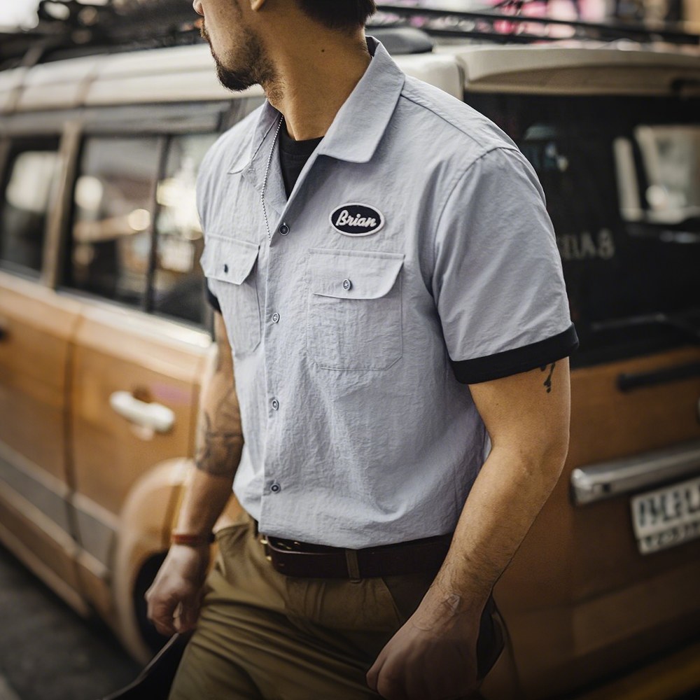 「ブライアン」刺繍付き軽量ナイロンシャツ