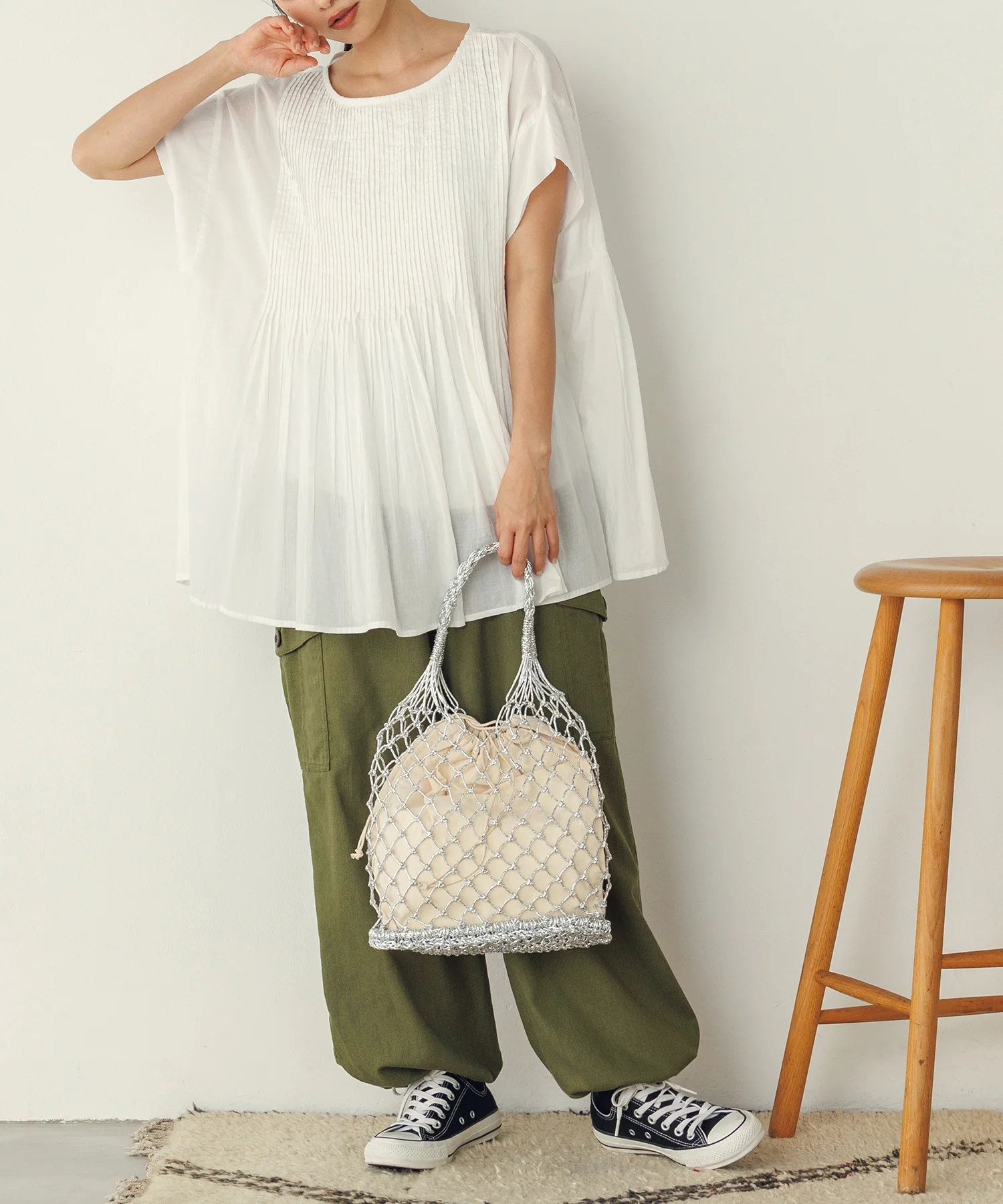 ピンタックブラウス