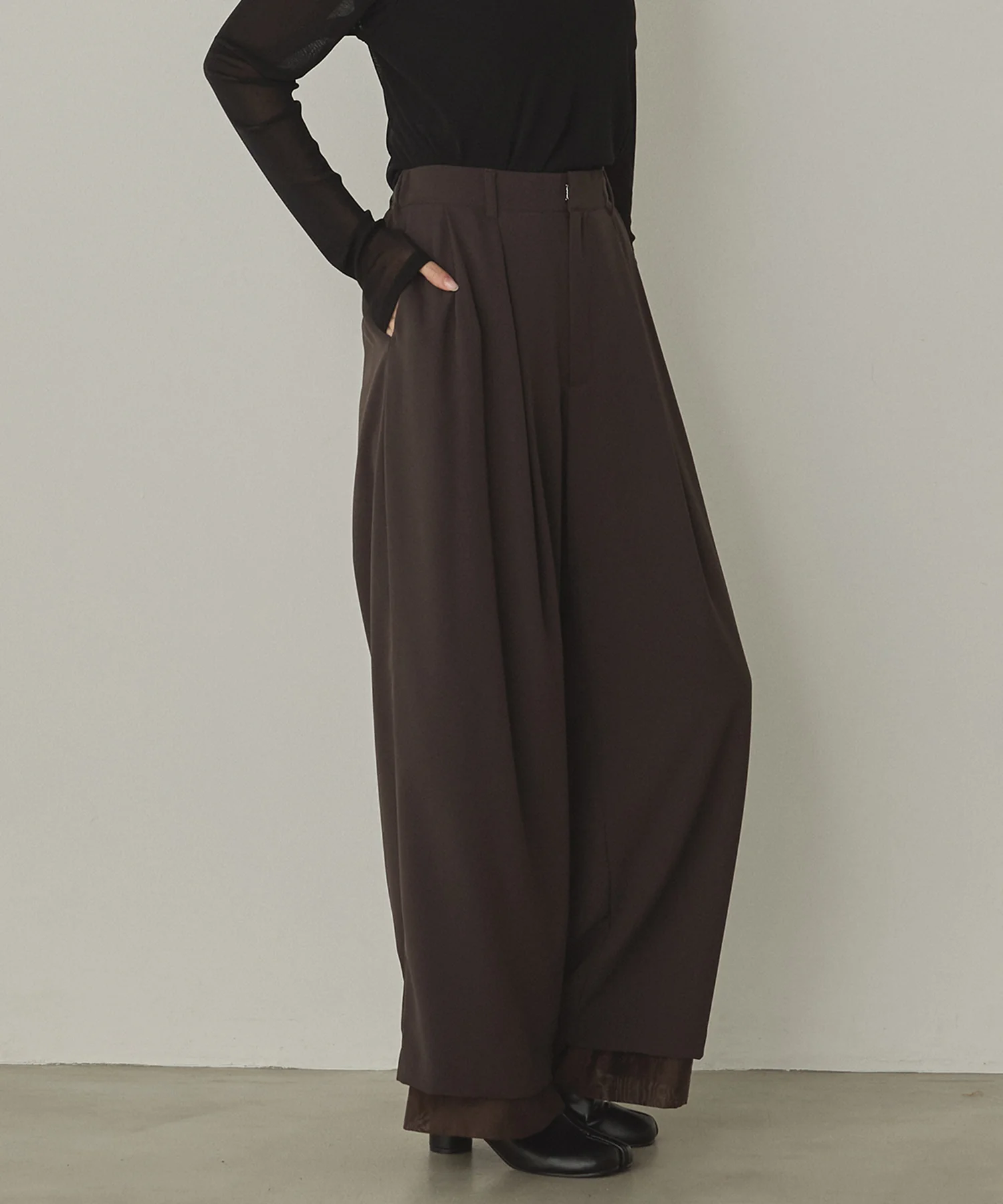 ポリツイル シアーワイドストレートパンツ