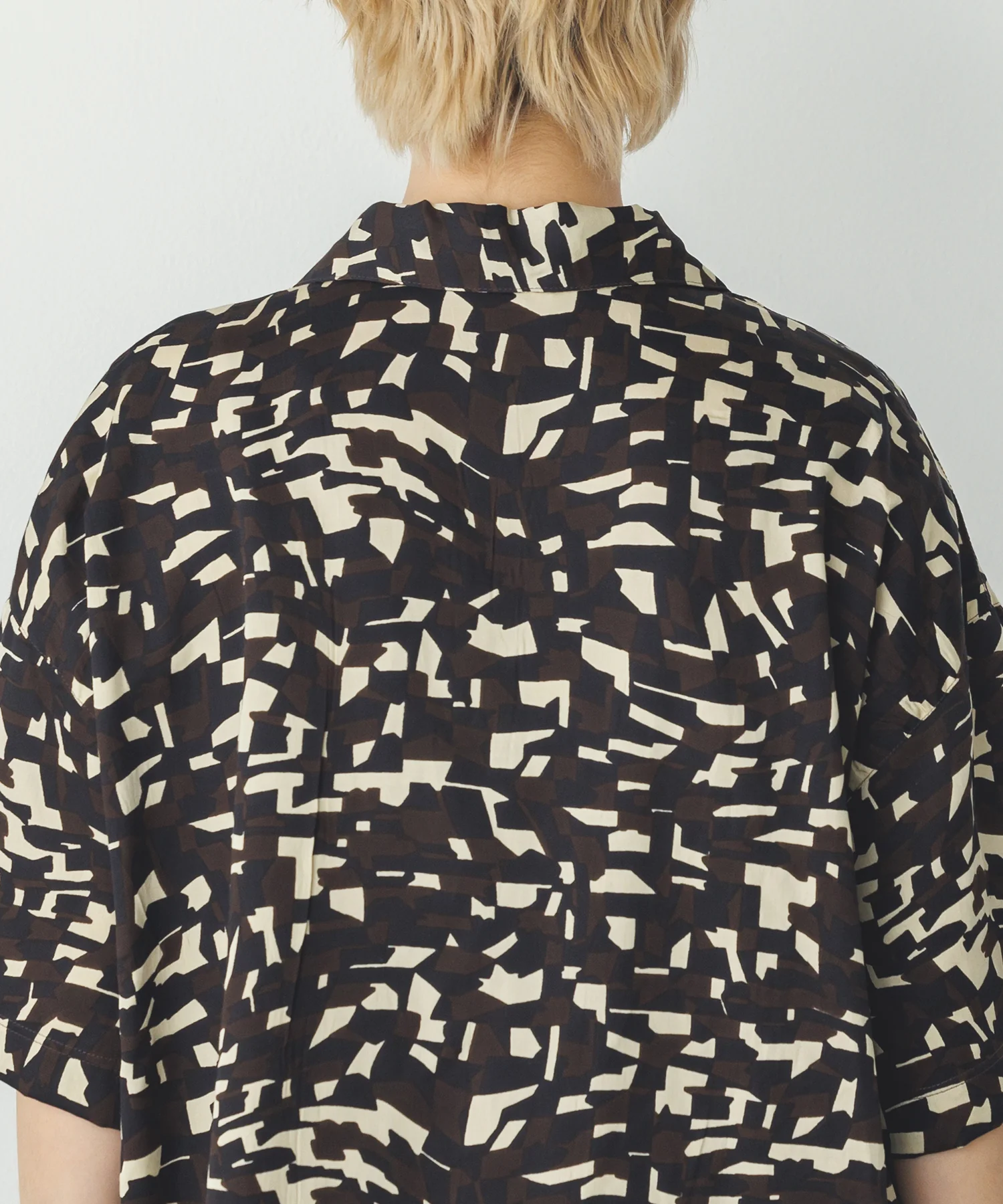 ジオメトリックプリント 半袖シャツ