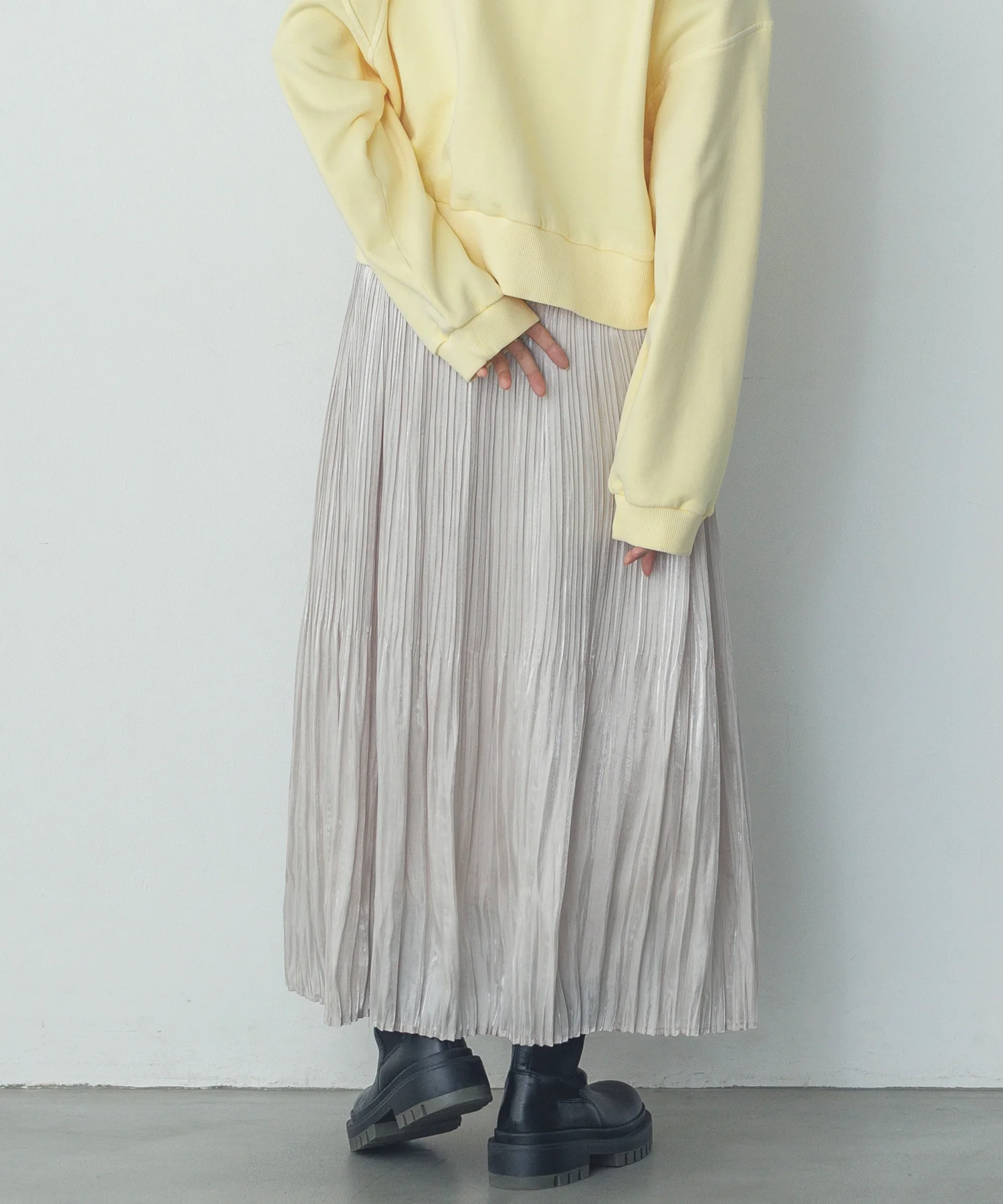サテンランダムプリーツスカート