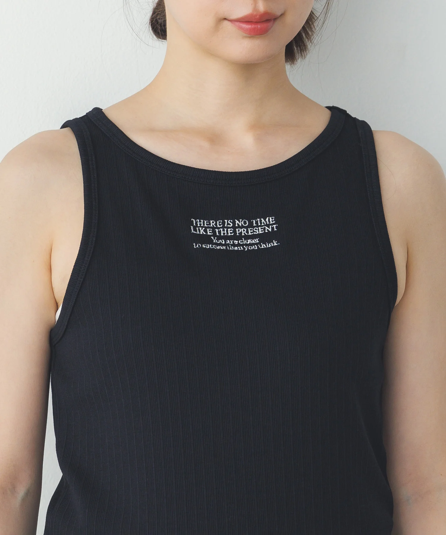 ロゴ刺繍 リブタンクトップ